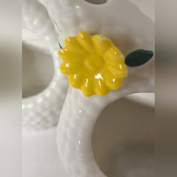 Two Vintage Japan Ceramic Vase/Napkin ring set. - Picture 6 of 7